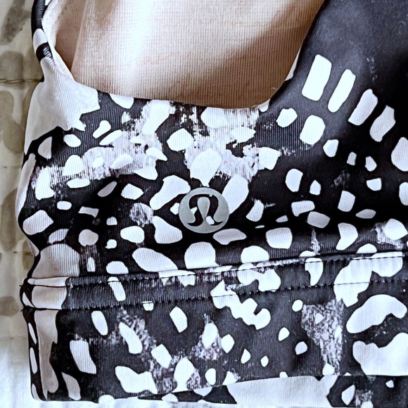 Lululemon All Sport Bra III in Static Mist White & Black • 4 - Picture 7 of 10